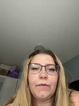 Snapshot of LucieLouBabe chatting on 05-24-26, 11:37 LucieLouBabe online show from 05-24-26, 11:37