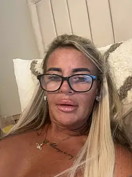 Snapshot of hotmilf66 chatting on 06-01-26, 06:51 hotmilf66 online show from 06-01-26, 06:51
