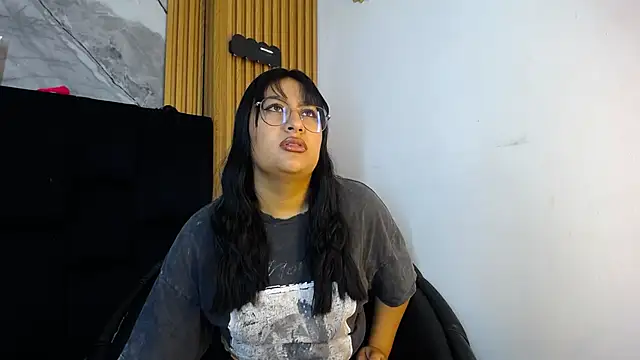 Girl Scarlett  online show from 05-26-26, 11:41
