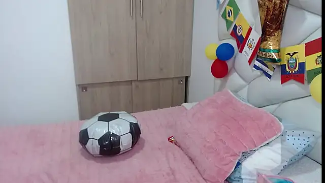 Valeria Santos  online show from 06-18-26, 01:49