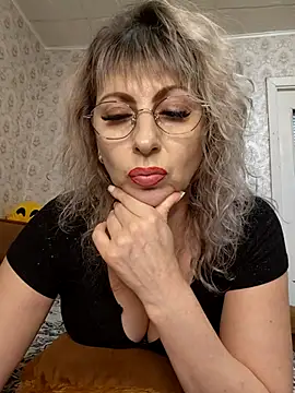 Snapshot of Kitty-MEOWW chatting on 07-14-26, 02:01 Kitty-MEOWW online show from 07-14-26, 02:01