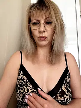 Snapshot of Kitty-MEOWW chatting on 05-28-26, 08:11 Kitty-MEOWW online show from 05-28-26, 08:11
