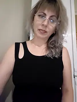 Snapshot of Kitty-MEOWW chatting on 06-08-26, 10:21 Kitty-MEOWW online show from 06-08-26, 10:21