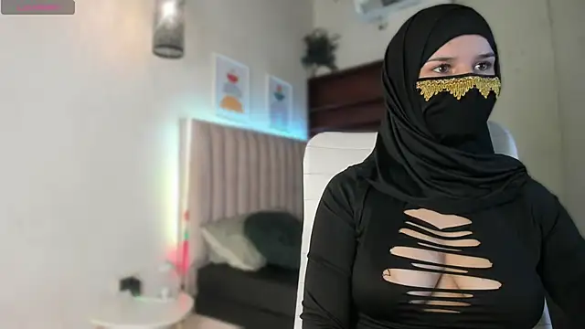Snapshot of _SweetAmira_ chatting on 06-10-26, 03:19 SweetAmira online show from 06-10-26, 03:19