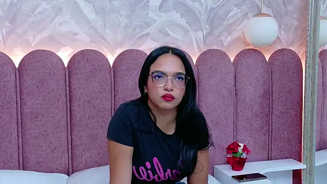 Snapshot of Maddy-Dove chatting on 05-26-26, 06:00 Maddy-Dove online show from 05-26-26, 06:00