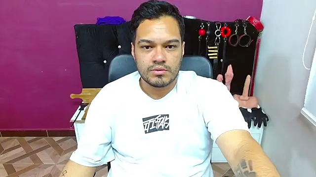 Snapshot of -AlejandroT- chatting on 05-28-26, 04:42 -AlejandroT- online show from 05-28-26, 04:42