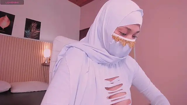 Snapshot of LittleNoor chatting on 06-06-26, 02:28 LittleNoor online show from 06-06-26, 02:28