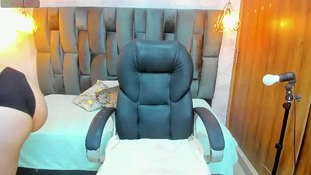 Snapshot of Miel_ferrer chatting on 05-31-26, 01:39 Miel ferrer online show from 05-31-26, 01:39