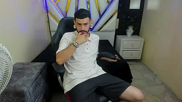 Snapshot of BrunoCarzon chatting on 06-05-26, 01:50 BrunoCarzon online show from 06-05-26, 01:50