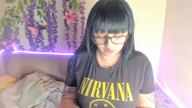 Snapshot of Bubblesquirtt chatting on 06-21-26, 10:37 Bubblesquirtt online show from 06-21-26, 10:37