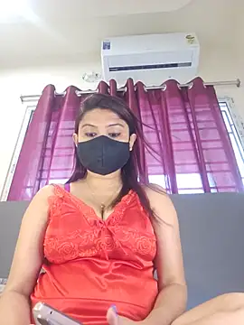 Snapshot of urs_evaa72 chatting on 06-05-26, 10:21 urs evaa72 online show from 06-05-26, 10:21