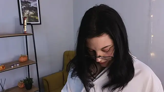 Veronica McKinney online show from 05-30-26, 01:06