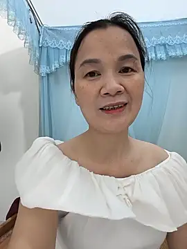 Snapshot of Lye_lovely chatting on 06-11-26, 02:47 Lye lovely online show from 06-11-26, 02:47