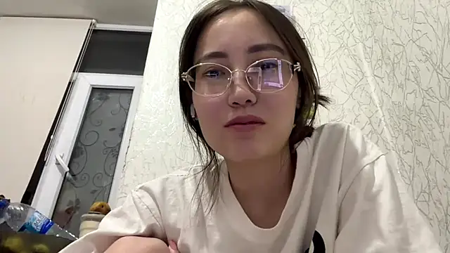 Snapshot of VickieTrudo chatting on 06-15-26, 09:14 VickieTrudo online show from 06-15-26, 09:14