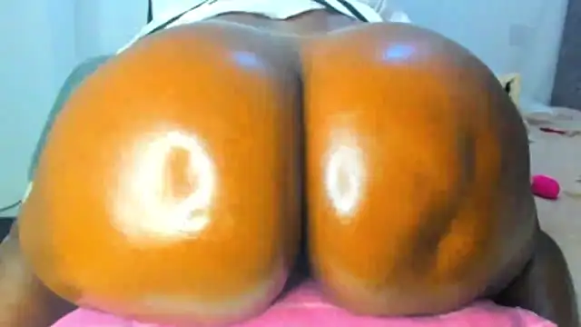 Snapshot of bigass_cutie chatting on 06-04-26, 02:38 bigass cutie online show from 06-04-26, 02:38
