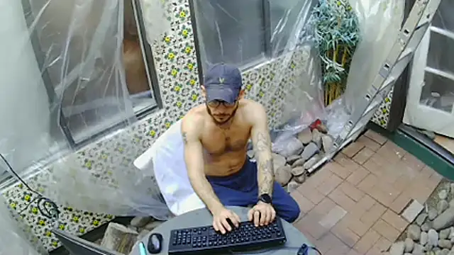 Snapshot of Clevername90 chatting on 02-05-26, 06:37 Clevername90 online show from 02-05-26, 06:37