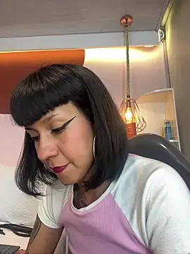 Snapshot of Valkiriia_wiine chatting on 06-12-26, 04:43 Valkiriia wiine online show from 06-12-26, 04:43