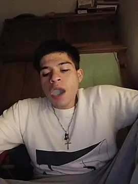 Snapshot of Oliver_LA chatting on 08-05-26, 11:48 Oliver LA online show from 08-05-26, 11:48