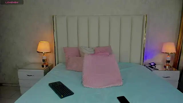 KaylaDavies online show from 06-19-26, 08:36