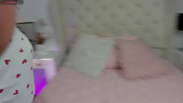 JadeBellee online show from 06-25-26, 05:29