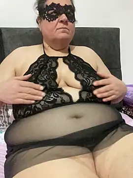 Snapshot of SINIRSIZOLGUN chatting on 06-15-26, 10:53 SINIRSIZOLGUN online show from 06-15-26, 10:53
