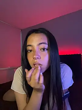 Snapshot of rouss_lar chatting on 05-27-26, 11:12 rouss lar online show from 05-27-26, 11:12