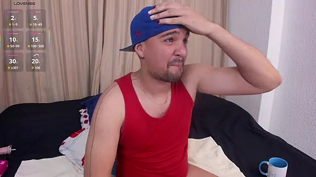 Snapshot of max_ed chatting on 05-29-26, 04:29 max ed online show from 05-29-26, 04:29