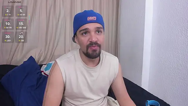 Snapshot of max_ed chatting on 06-21-26, 12:11 max ed online show from 06-21-26, 12:11