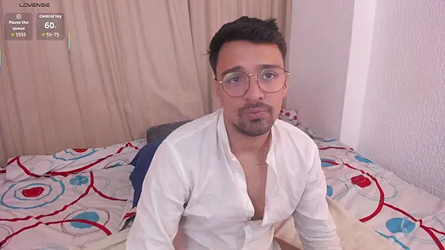 Snapshot of max_ed chatting on 07-14-26, 12:33 max ed online show from 07-14-26, 12:33
