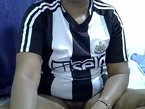 Snapshot of crazybeibe chatting on 05-25-26, 01:54 crazybeibe online show from 05-25-26, 01:54