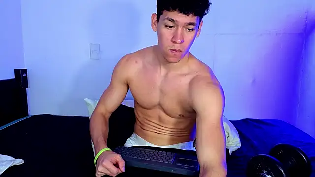 Snapshot of Luke_Muscle chatting on 06-04-26, 02:38 Luke Muscle online show from 06-04-26, 02:38