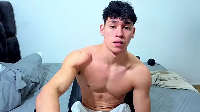 Snapshot of Luke_Muscle chatting on 07-12-26, 08:09 Luke Muscle online show from 07-12-26, 08:09
