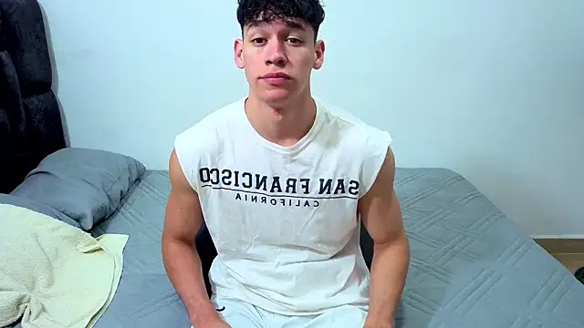 Snapshot of Luke_Muscle chatting on 07-08-26, 12:28 Luke Muscle online show from 07-08-26, 12:28