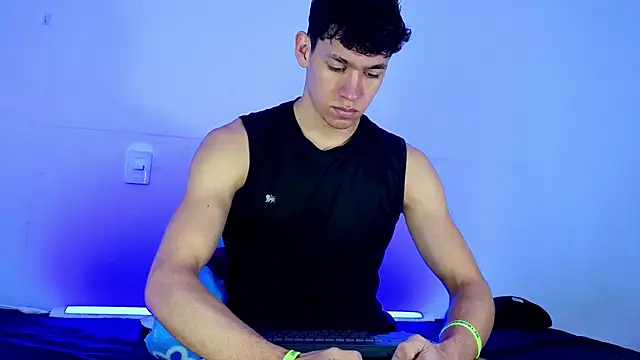 Luke Muscle online show from 05-25-26, 01:10