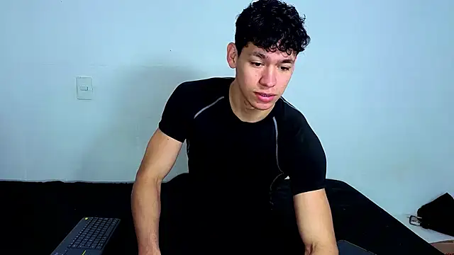 Snapshot of Luke_Muscle chatting on 06-02-26, 01:11 Luke Muscle online show from 06-02-26, 01:11