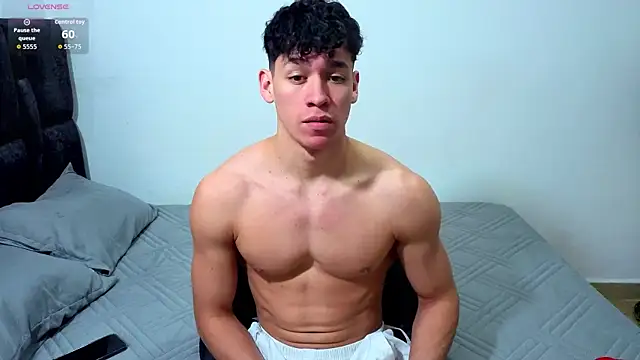 Snapshot of Luke_Muscle chatting on 07-06-26, 11:07 Luke Muscle online show from 07-06-26, 11:07