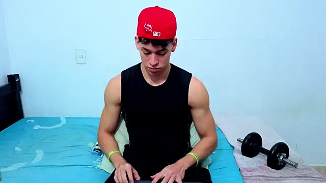 Snapshot of Luke_Muscle chatting on 06-09-26, 02:40 Luke Muscle online show from 06-09-26, 02:40