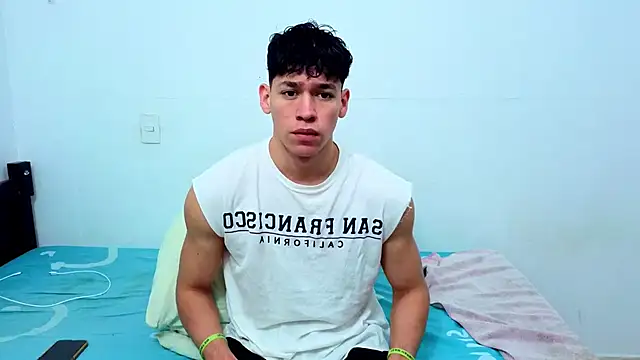 Snapshot of Luke_Muscle chatting on 06-10-26, 03:13 Luke Muscle online show from 06-10-26, 03:13