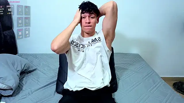 Snapshot of Luke_Muscle chatting on 07-04-26, 11:09 Luke Muscle online show from 07-04-26, 11:09
