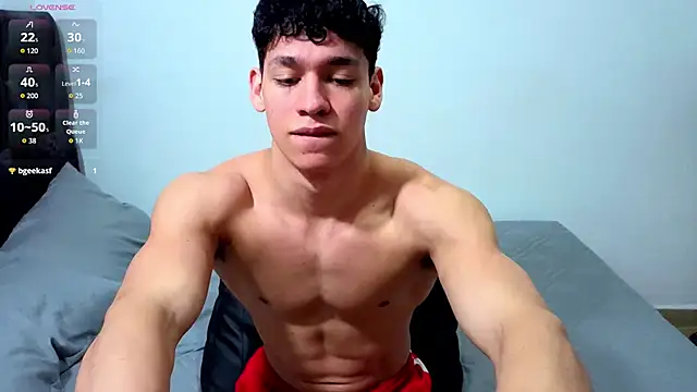 Snapshot of Luke_Muscle chatting on 06-28-26, 01:01 Luke Muscle online show from 06-28-26, 01:01