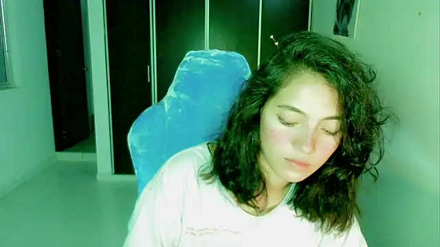 Snapshot of Dolce_more chatting on 06-04-26, 01:05 Dolce more online show from 06-04-26, 01:05