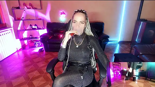 Snapshot of Monicamaxwell chatting on 06-11-26, 07:49 Monicamaxwell online show from 06-11-26, 07:49