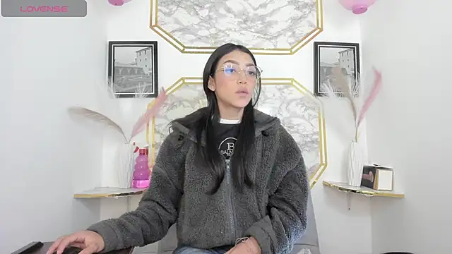 jaulyn 18   online show from 06-25-26, 07:19