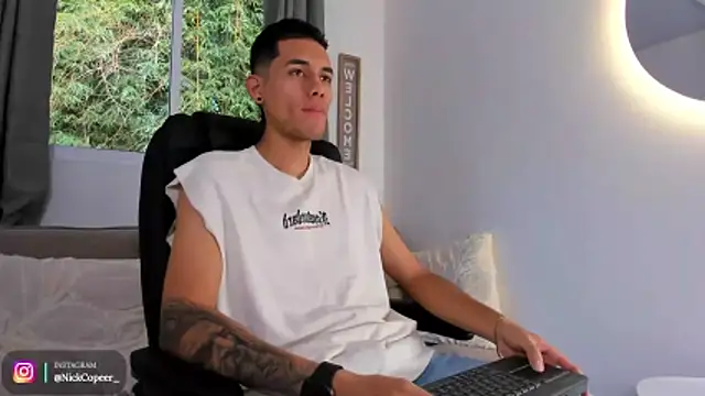 Snapshot of NickCopeer_ chatting on 06-10-26, 12:39 NickCopeer online show from 06-10-26, 12:39