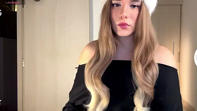 Snapshot of goldenangel_4u chatting on 06-30-26, 02:55 goldenangel 4u online show from 06-30-26, 02:55