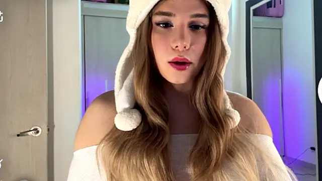 Snapshot of goldenangel_4u chatting on 07-26-26, 03:02 goldenangel 4u online show from 07-26-26, 03:02