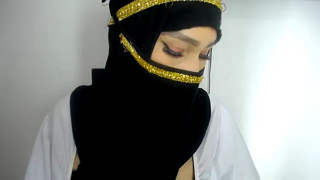 Snapshot of Fox_Loves chatting on 05-29-26, 12:49 Fox Loves online show from 05-29-26, 12:49