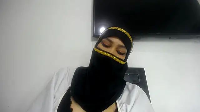 Snapshot of Fox_Loves chatting on 06-03-26, 08:15 Fox Loves online show from 06-03-26, 08:15