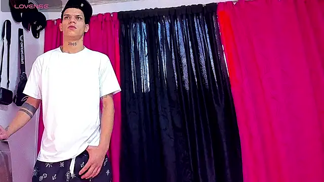 Snapshot of BoysTwMen chatting on 05-22-26, 03:43 BoysTwMen online show from 05-22-26, 03:43