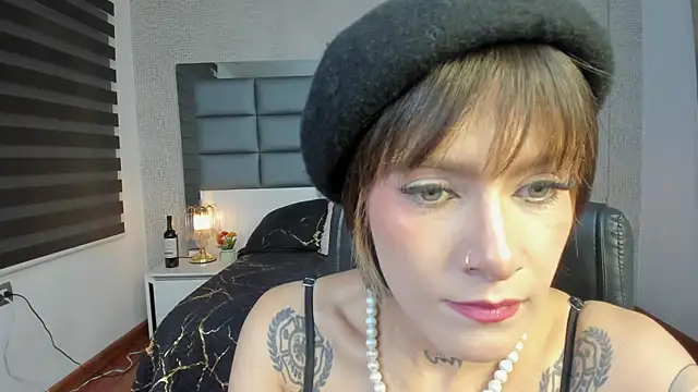 Snapshot of Mrs_Regina_clk chatting on 07-11-26, 03:40 Mrs Regina clk online show from 07-11-26, 03:40
